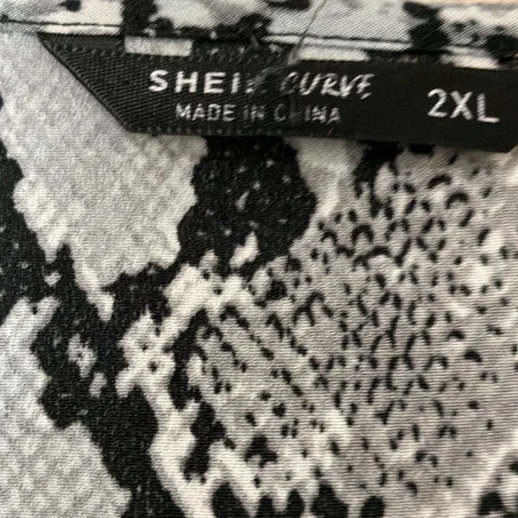 Shein Black and Gray Snake Print Women's Top - Picture 2 of 4